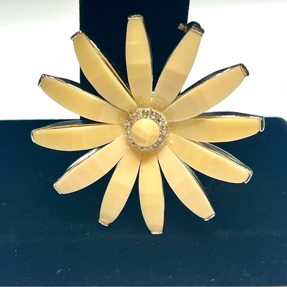 Liz Claiborne Jewelry - Vintage Liz Claiborne Cream Ivory Daisy Flower Brooch Rhinestone Center